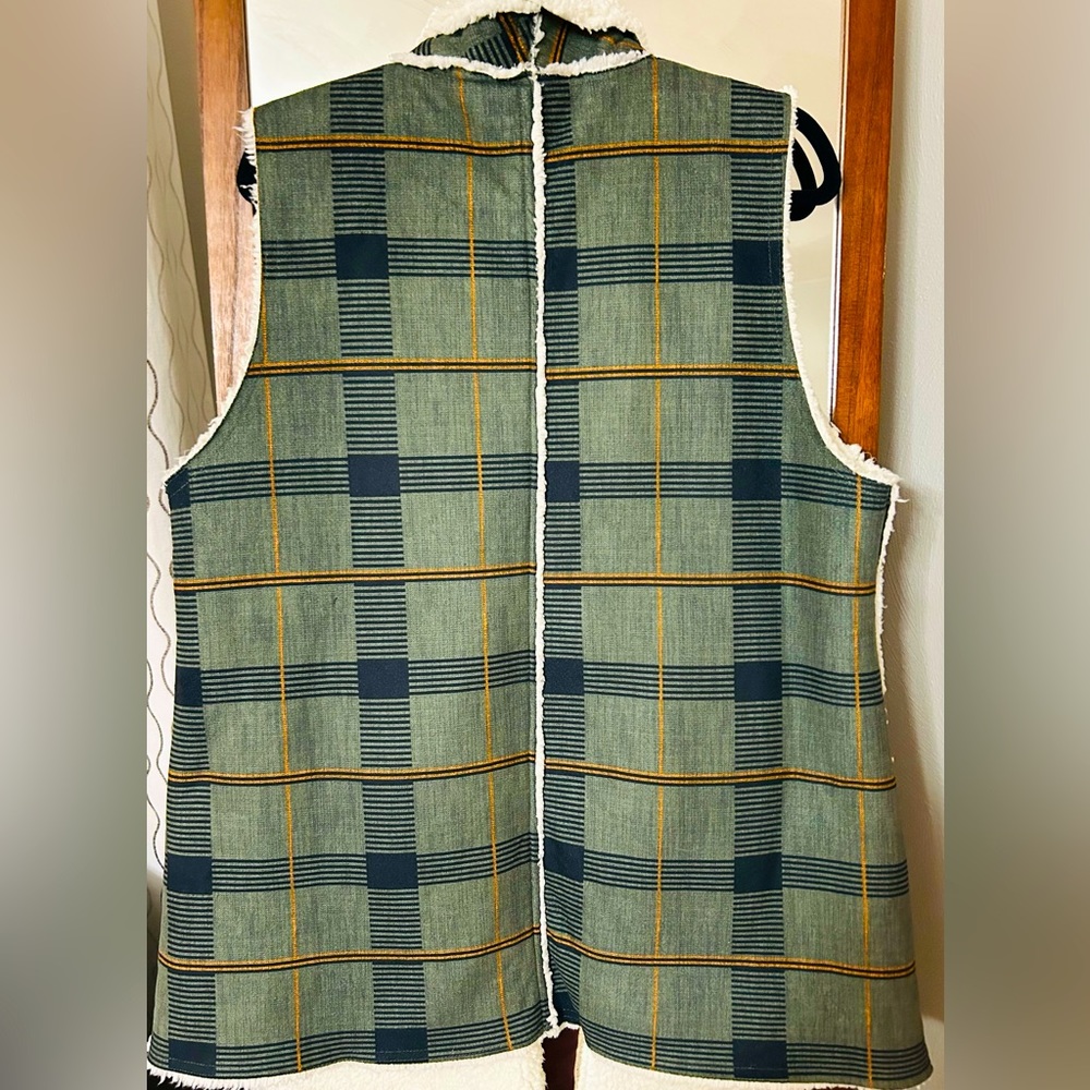 LuLaRoe Marlow Faux Shearling Vest - Picture 2 of 5